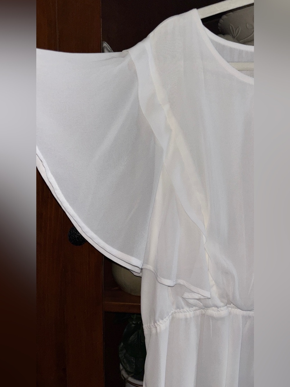 Gilli White Flutter Sleeve Midi Dress - Picture 4 of 9